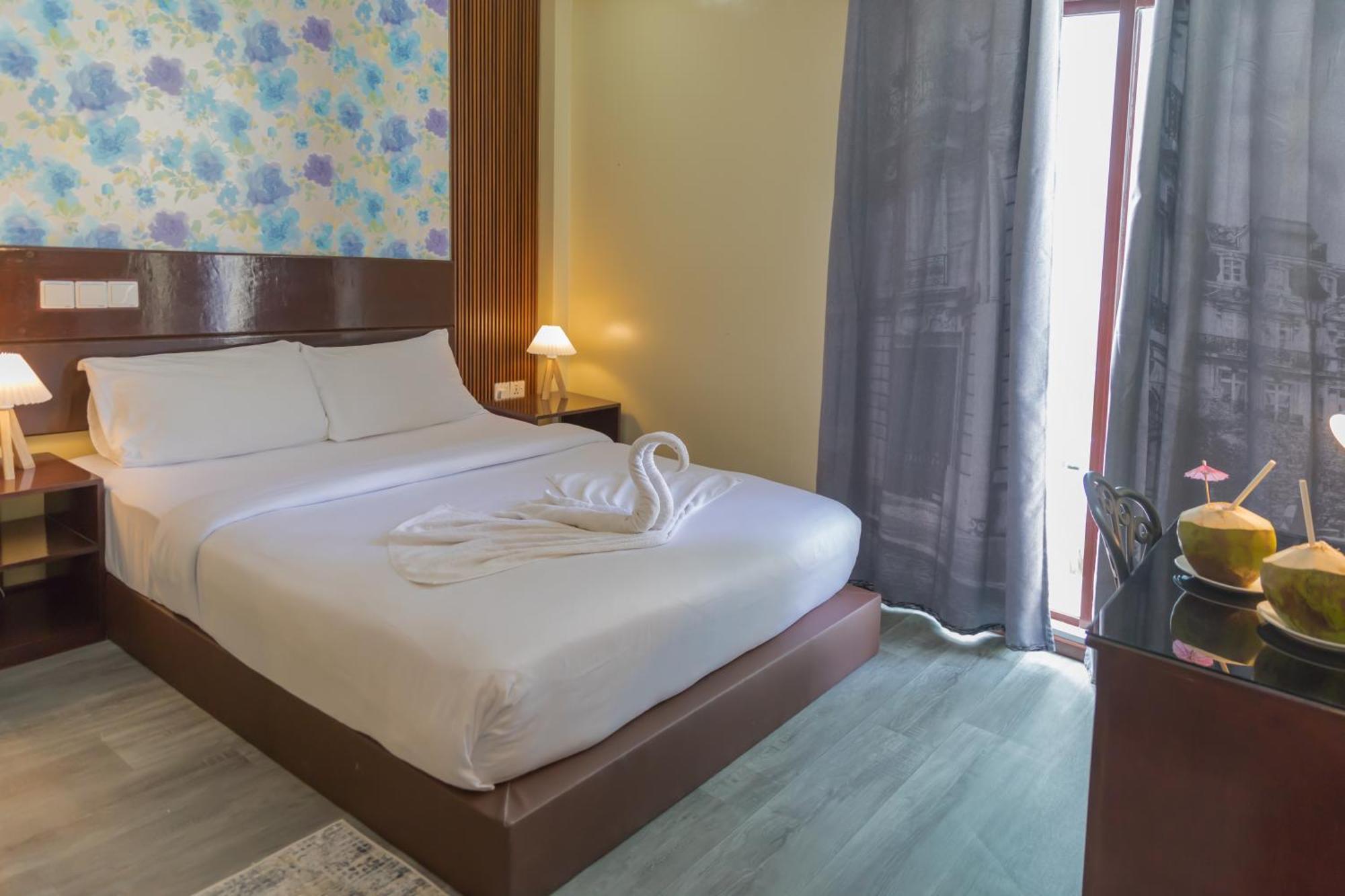 Whiteshell Island & 3* Maafushi